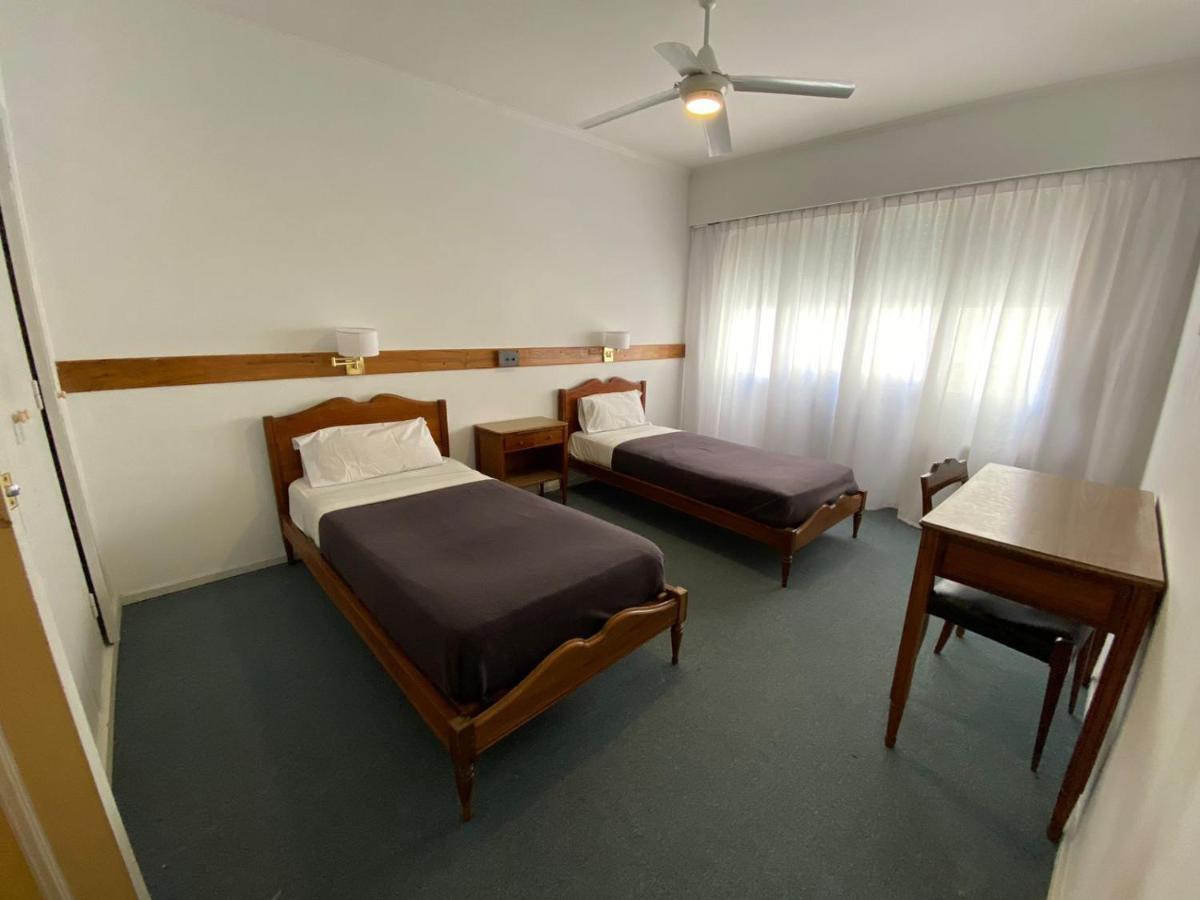 Wanna La Plata Hostel Bagian luar foto