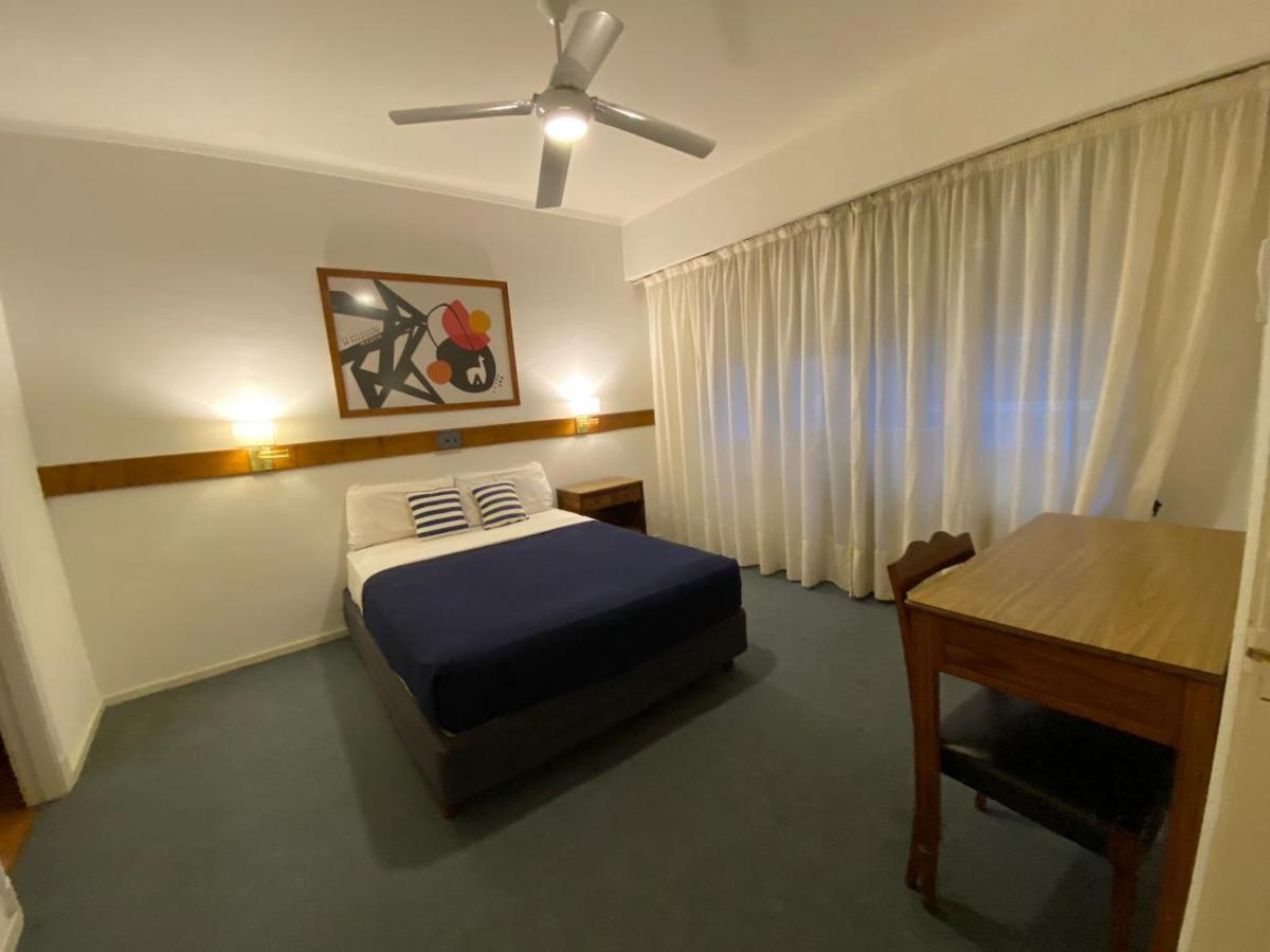 Wanna La Plata Hostel Bagian luar foto