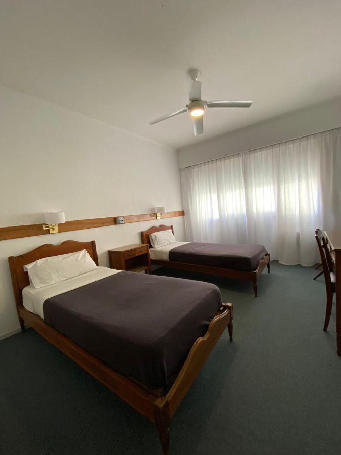 Wanna La Plata Hostel Bagian luar foto