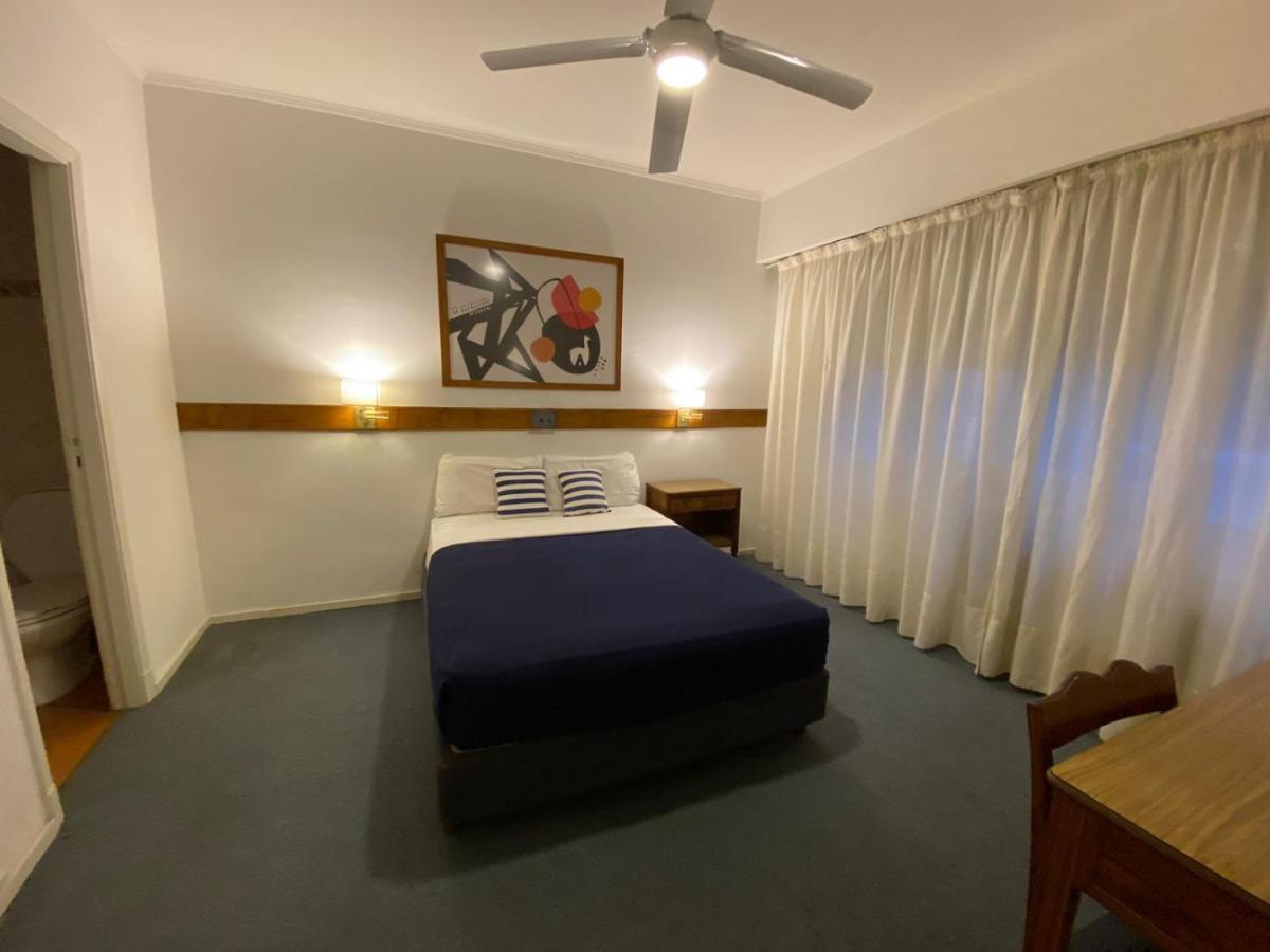 Wanna La Plata Hostel Bagian luar foto